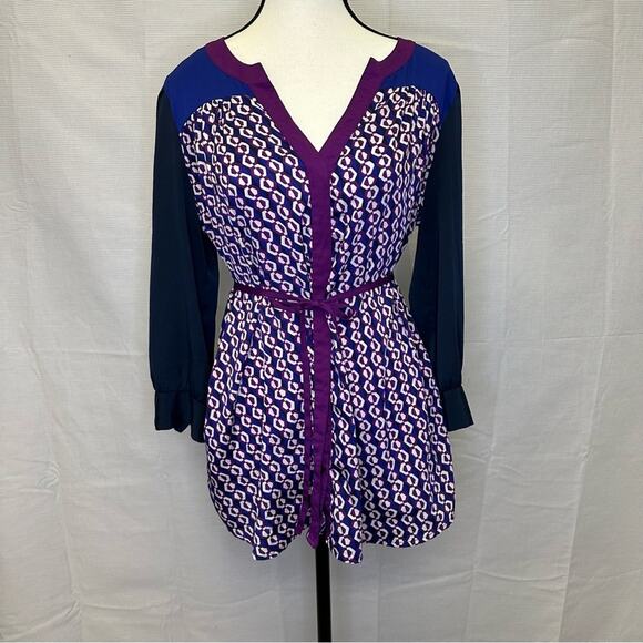 A Pea in the Pod Maternity Top - Size Medium - Picture 3 of 9